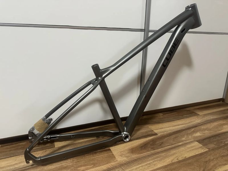 Prodám nový hliníkový rám Cube Aim 29", velikost M