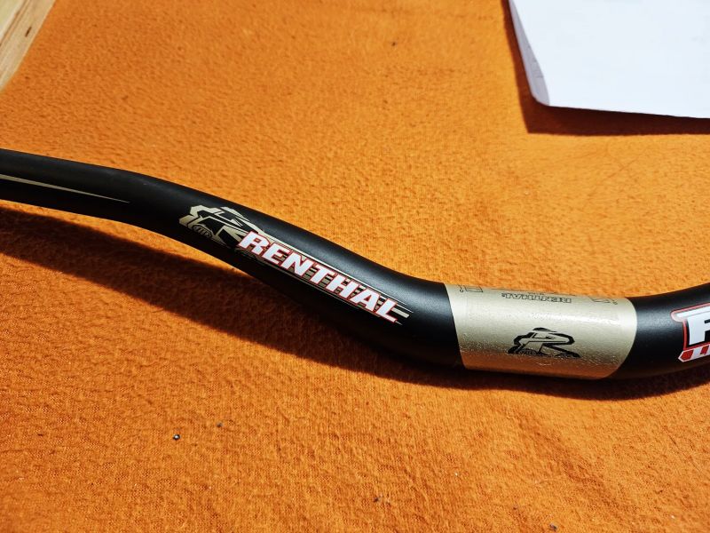 Nové riaditka Renthal Fatbar Lite Carbon 35 - 181g