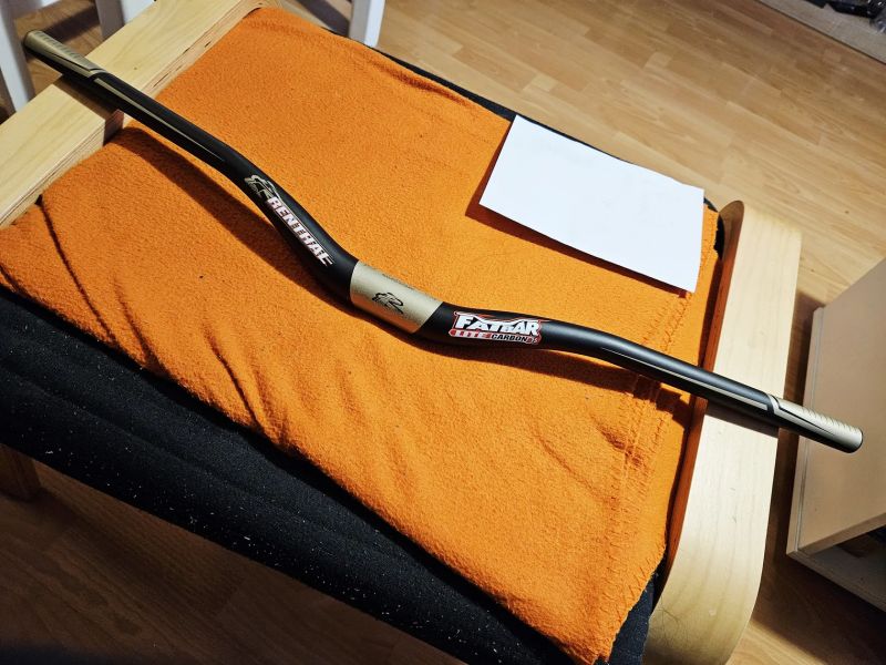 Nové riaditka Renthal Fatbar Lite Carbon 35 - 181g