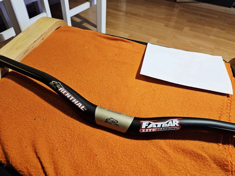 Nové riaditka Renthal Fatbar Lite Carbon 35 - 181g