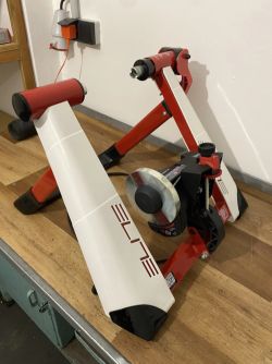 Cyklotrenažér Elite