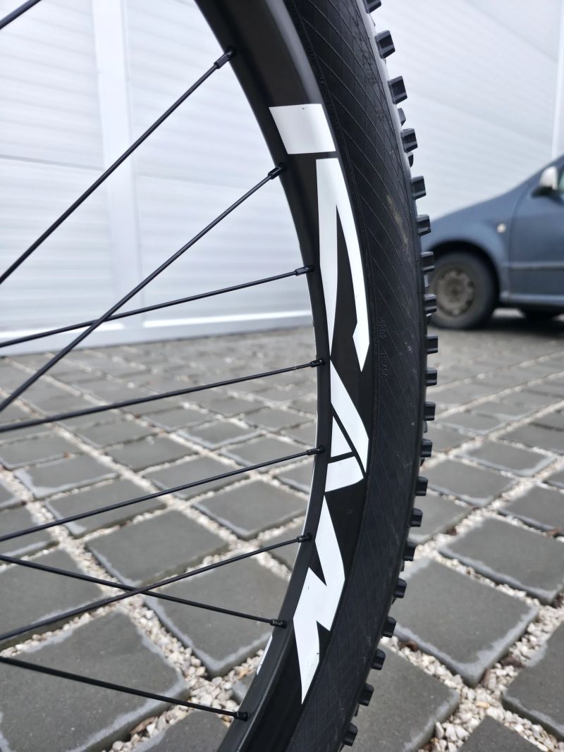 KTM Lycan LT 271 27,5″ velikost L / SRAM GX Eagle / Hope Tech 3 V4 / Karbonové kola KTM Enduro