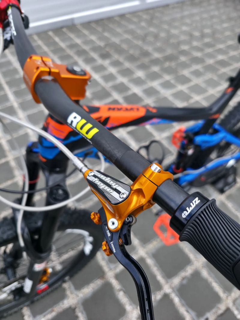 KTM Lycan LT 271 27,5″ velikost L / SRAM GX Eagle / Hope Tech 3 V4 / Karbonové kola KTM Enduro