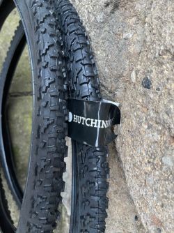 Dva pláště Hutchinson Cameleon 26x1.95 - drát a dvě duše 26 palců, autoventilek