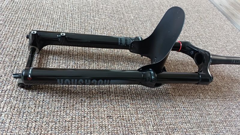 Vidlice Rock Shox 35 Gold RL 140 mm, včetně osy a blatníčku.