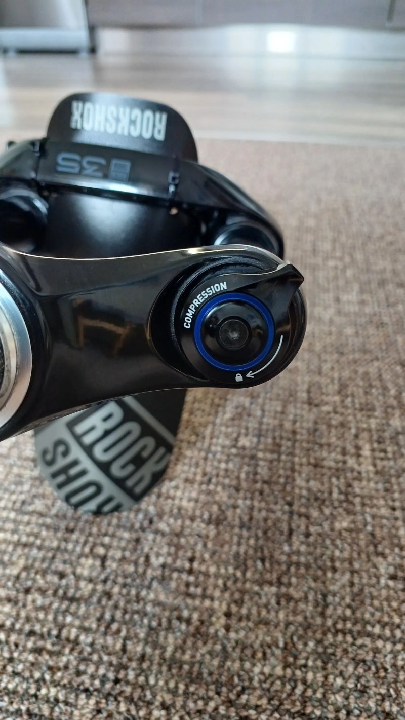 Vidlice Rock Shox 35 Gold RL 140 mm, včetně osy a blatníčku.