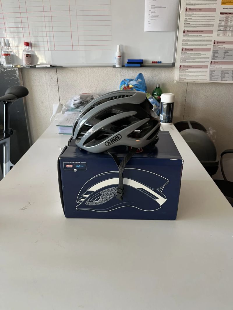 Abus Airbreaker race grey M 52-58 cm