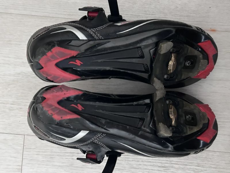 Silniční tretry Specialized vel.43