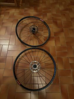 Zapletená kola Niner gravel