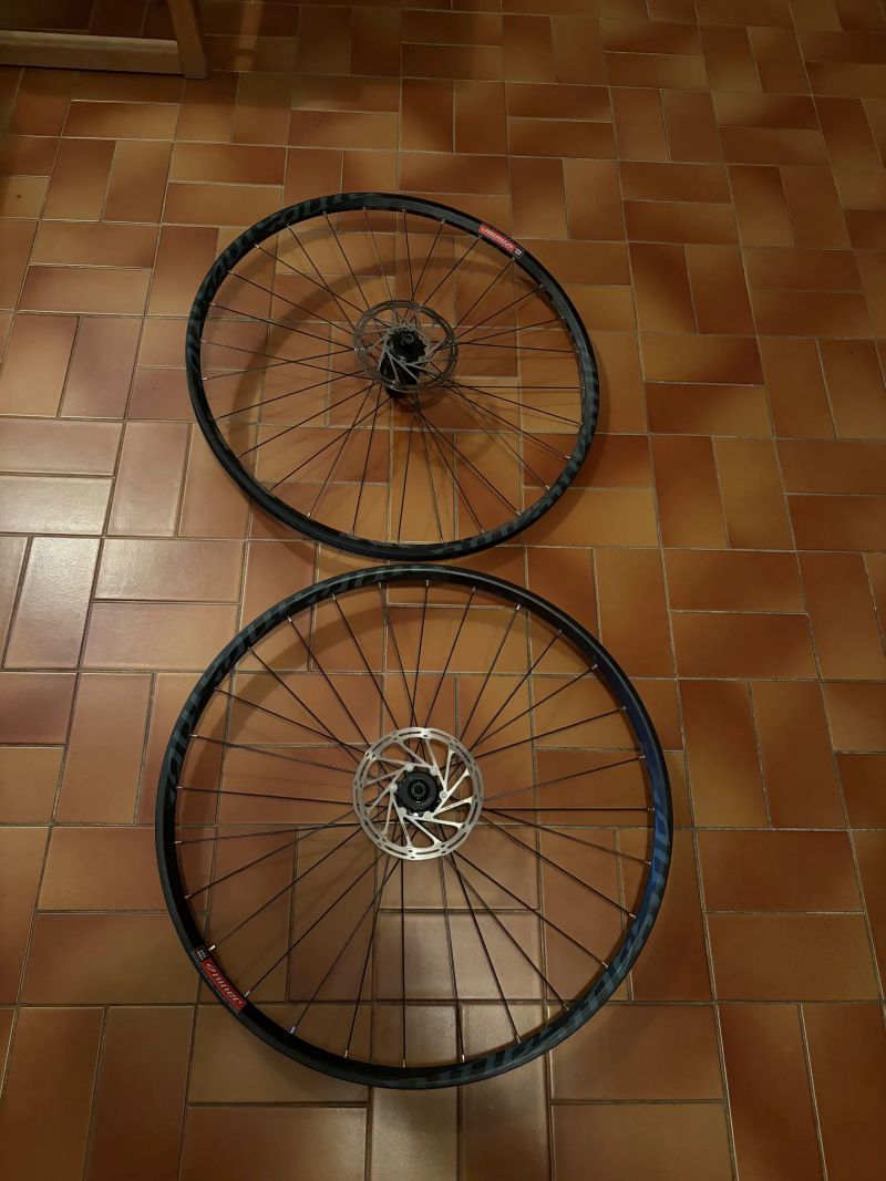 Zapletená kola Niner gravel