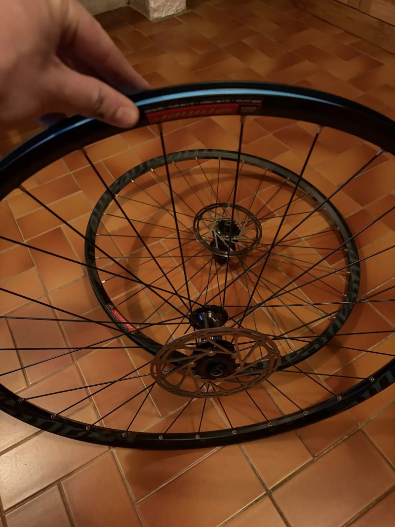 Zapletená kola Niner gravel