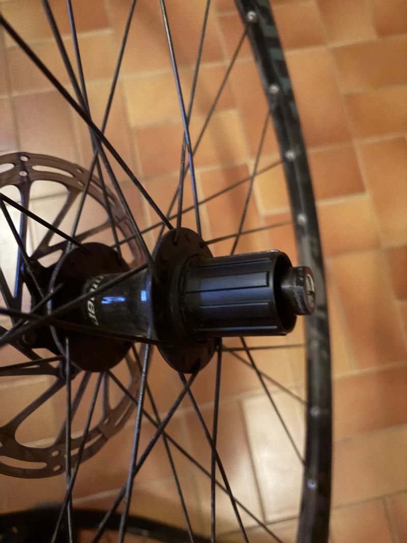 Zapletená kola Niner gravel