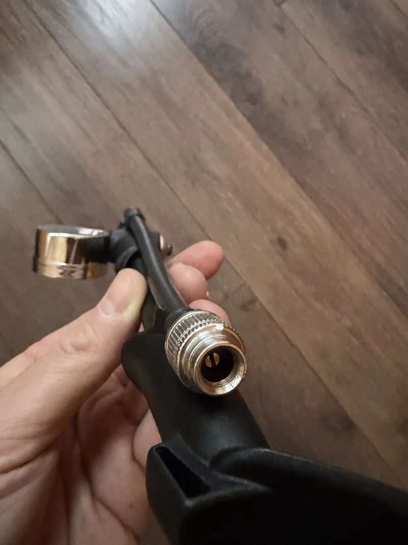 Pumpa na vidlici a tlumič YT