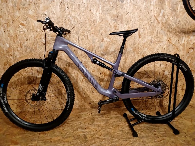 Celoodpružené kolo CANYON CF 7, model roku 2025