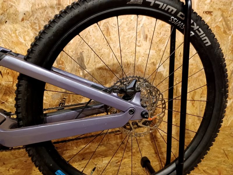 Celoodpružené kolo CANYON CF 7, model roku 2025