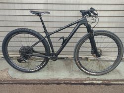  TREK PROCALIBER 9.8.- KARBONOVÁ KOLA Bontragger Kovee Pro, 9.8kg