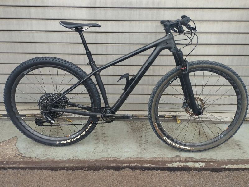  TREK PROCALIBER 9.8.- KARBONOVÁ KOLA Bontragger Kovee Pro, 9.8kg