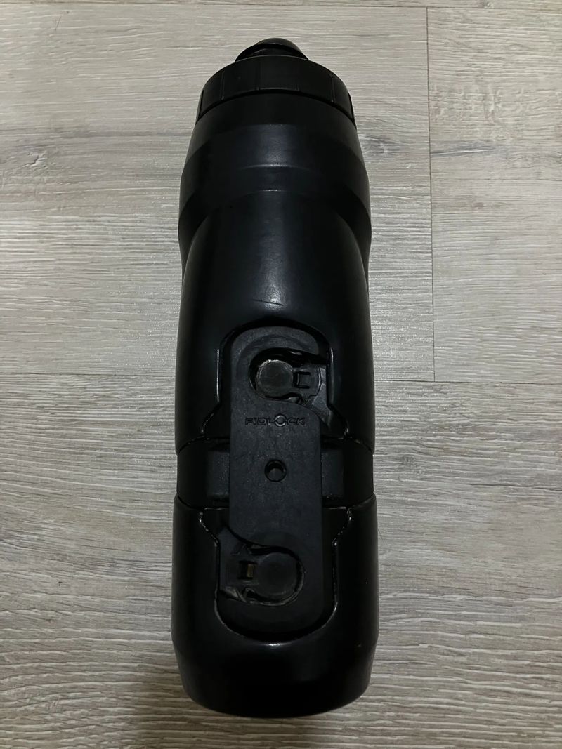 Fidlock láhev 800 ml + zámek láhve a 2 sady magnetů