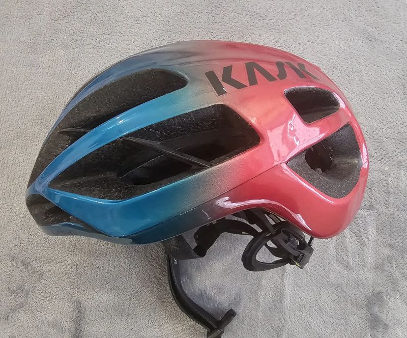 helma Kask Protone vel. M limitová edice