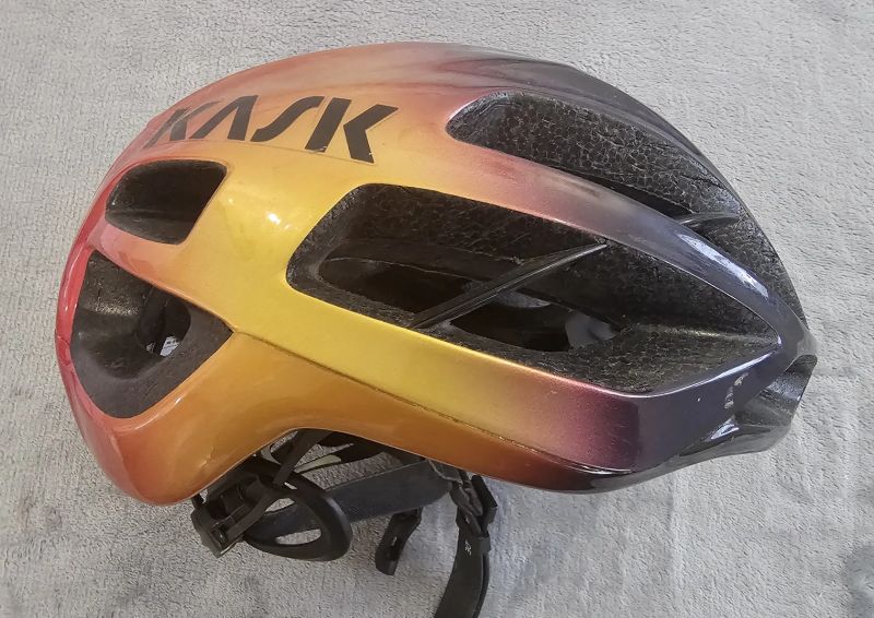 helma Kask Protone vel. M limitová edice