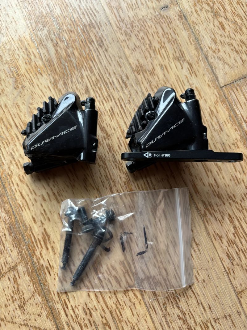 Shimano Dura Ace BR-R9170 flat mount (přední a zadní) pro Di2 11s/12s + nové destičky