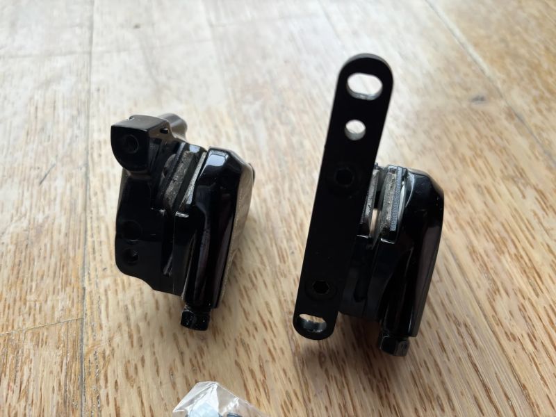 Shimano Dura Ace BR-R9170 flat mount (přední a zadní) pro Di2 11s/12s + nové destičky