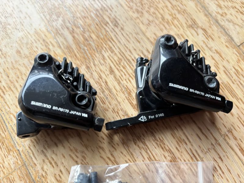 Shimano Dura Ace BR-R9170 flat mount (přední a zadní) pro Di2 11s/12s + nové destičky