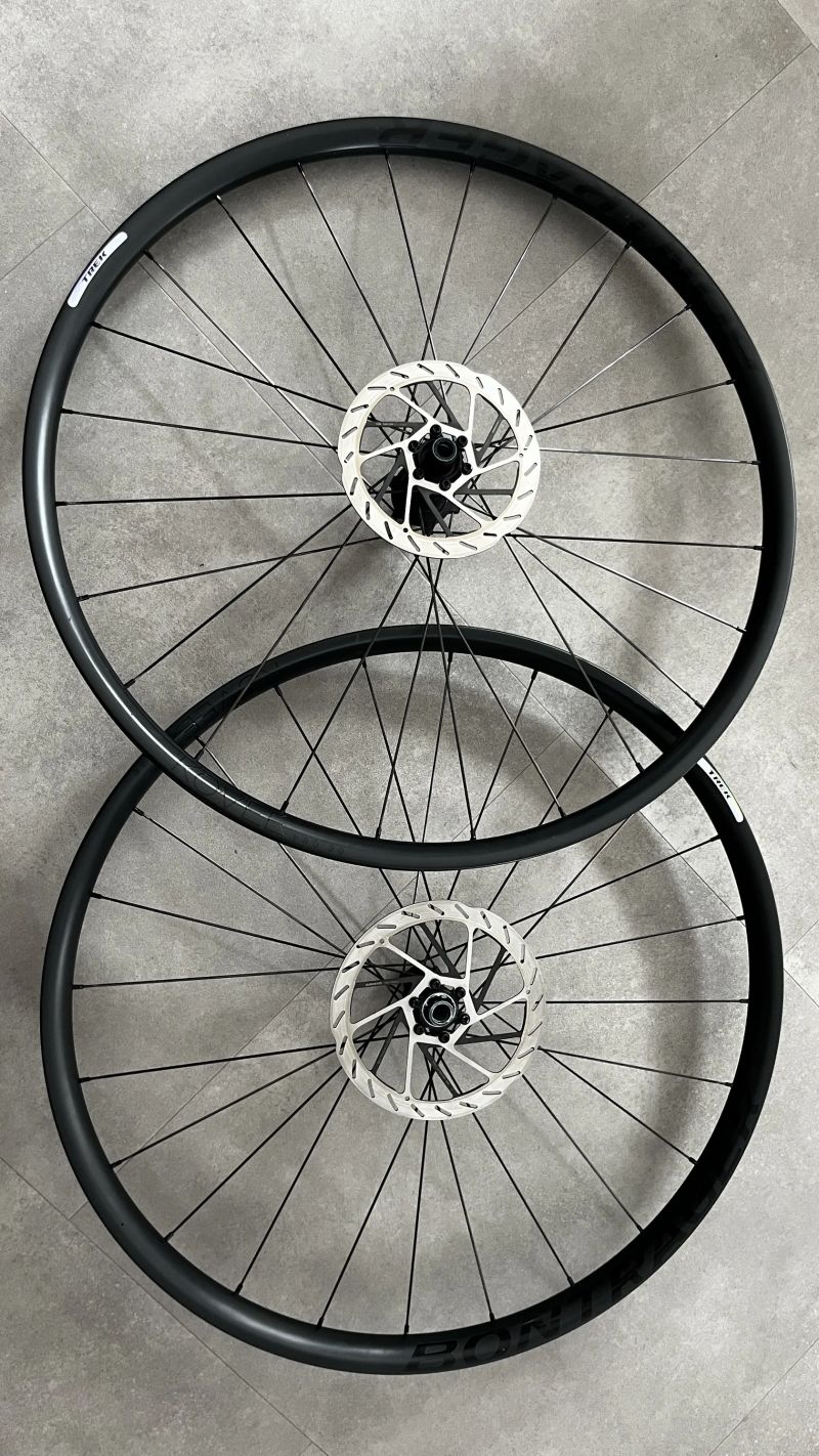 MTB kola Bontrager Kovee Pro 30 TLR