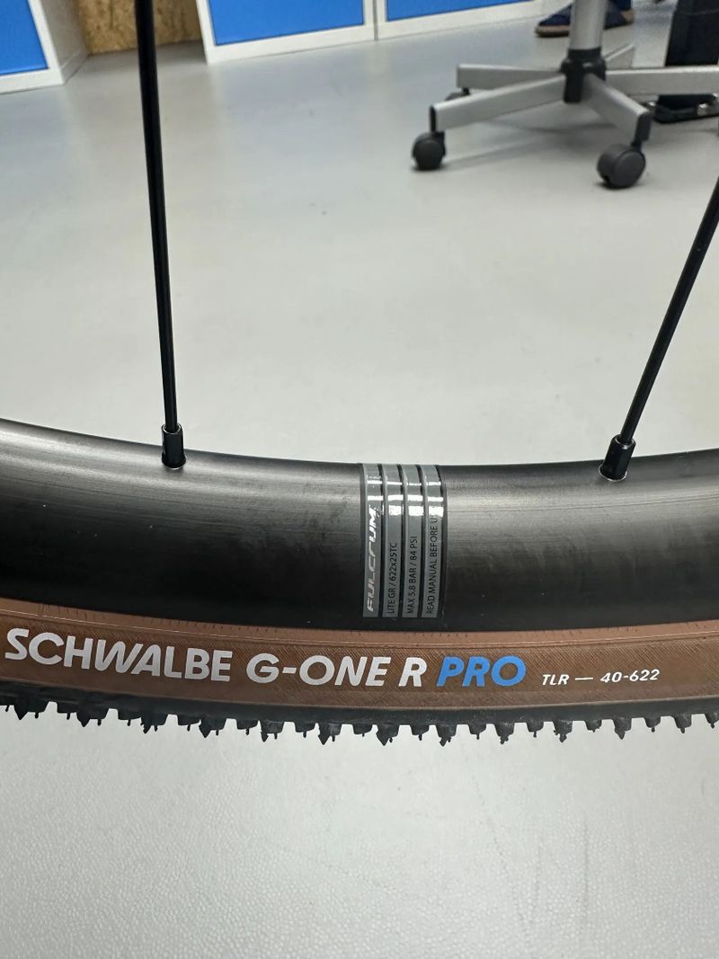 Prodám FULCRUM Lite GR – úplně nová gravel kola 700c, 0 km demontovaná z nového kola