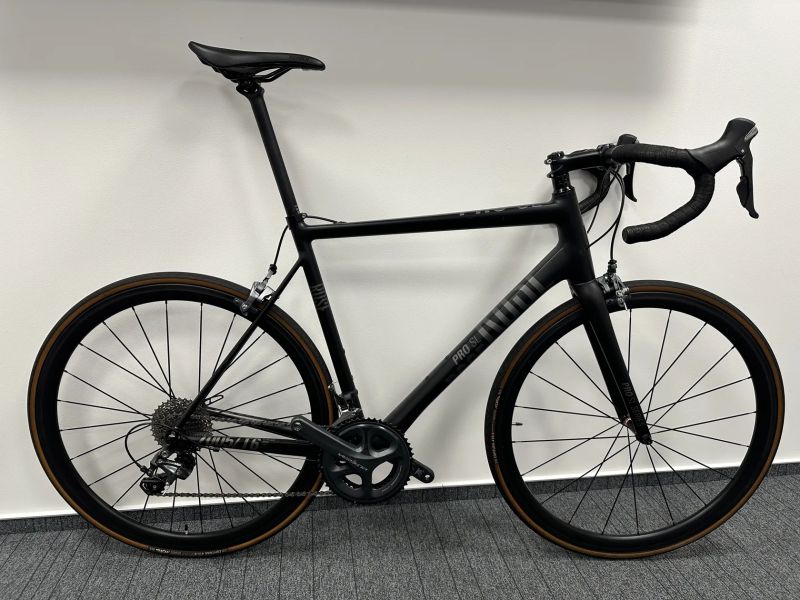 ROSE PRO SL-3000 – Ultegra, lehká hliníková silnička + 2 sady kol