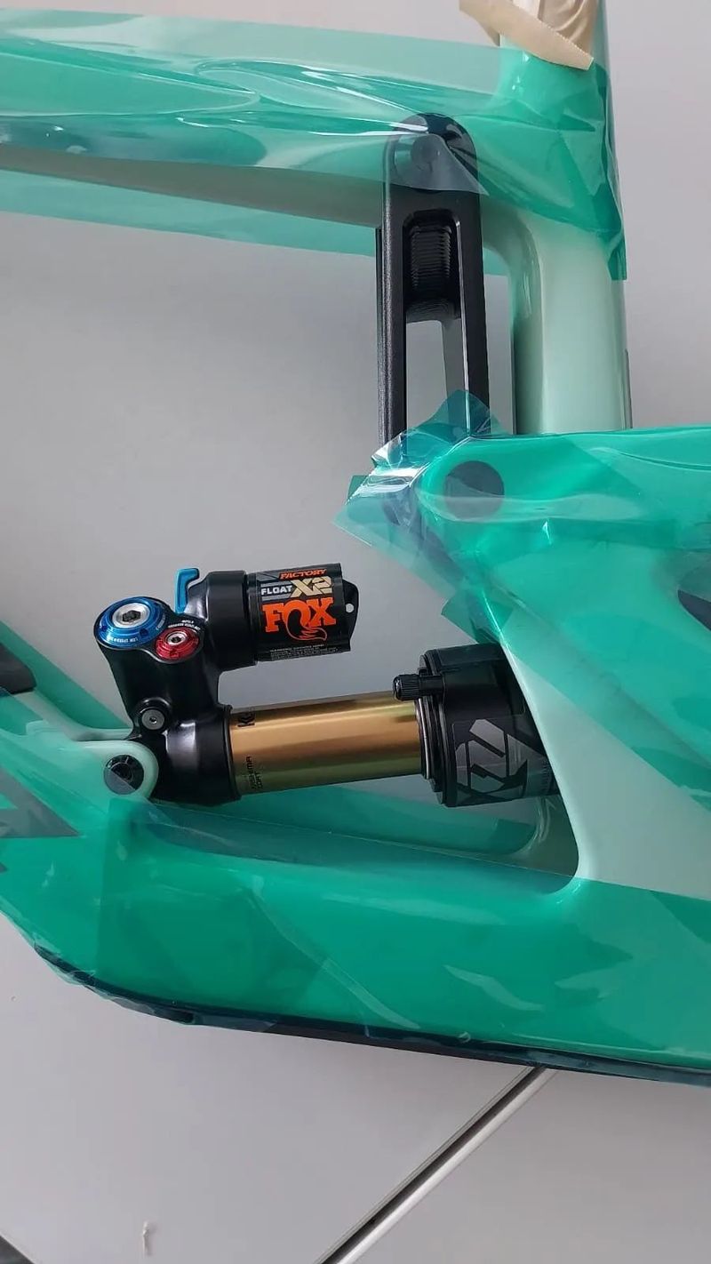 FOX Float X2 Factory 2025 - nový