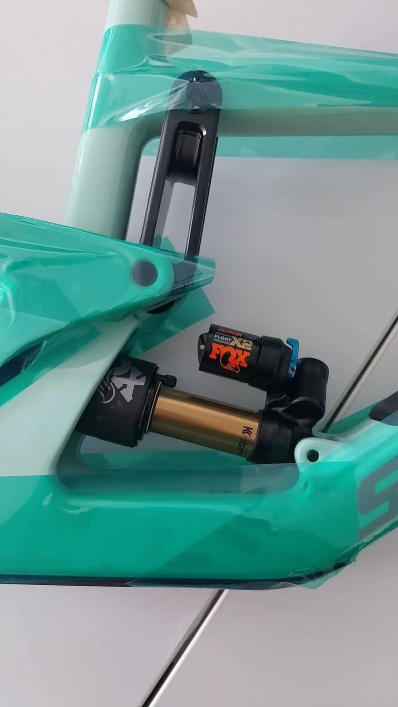 FOX Float X2 Factory 2025 - nový