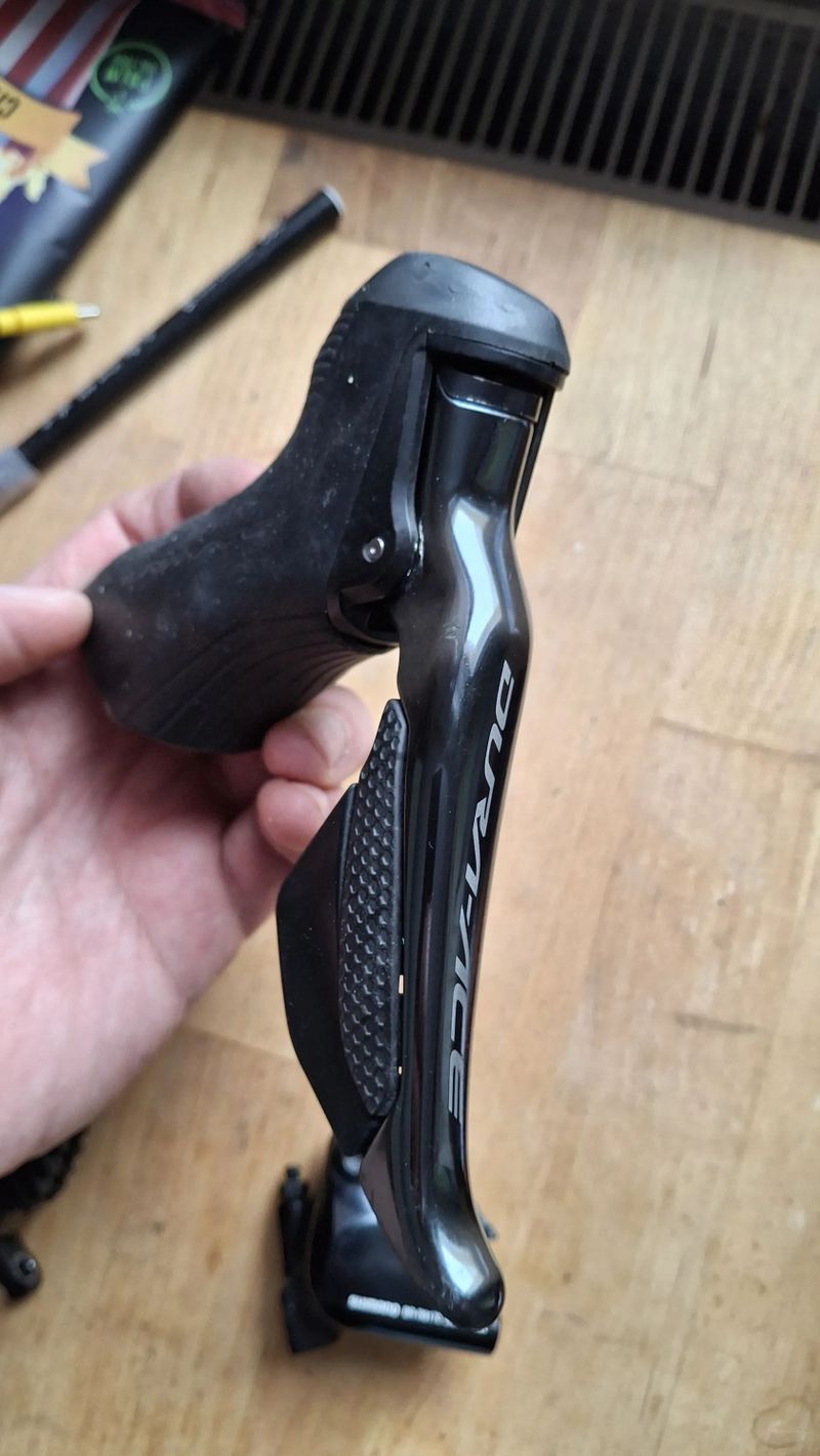  Páky SHIMANO Dura Ace ST-R9170 Di2 Disc 11s včetně třmenů