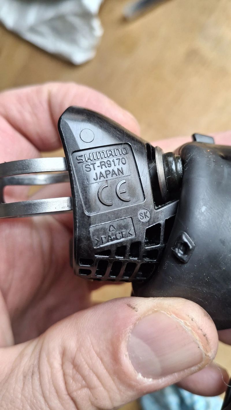  Páky SHIMANO Dura Ace ST-R9170 Di2 Disc 11s včetně třmenů