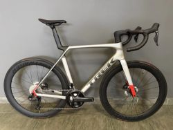 Zánovní kola Trek Madone SL 7 Gen 8 Velikosti S,M,M/L,XL