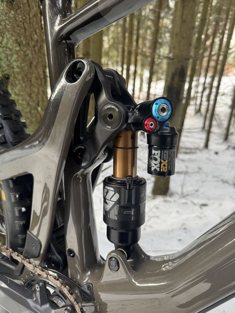 Ghost Riot AM CF FullParty , velikost L 