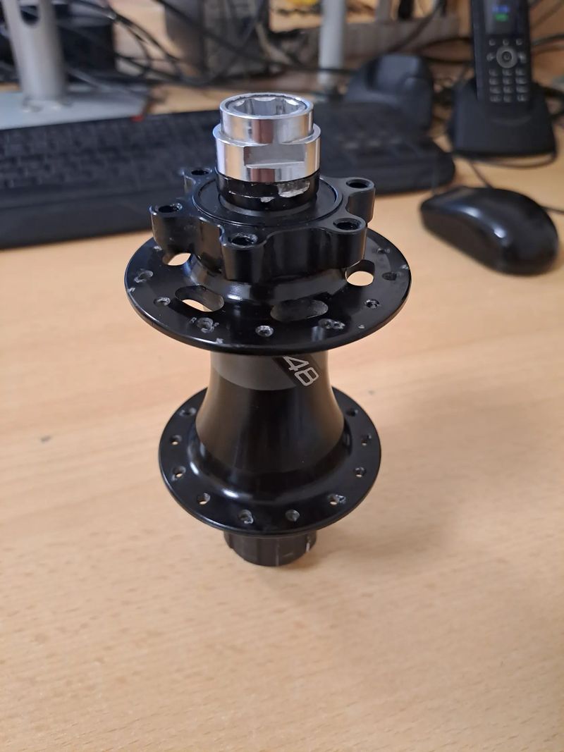 Náboj zadního kola 12x148