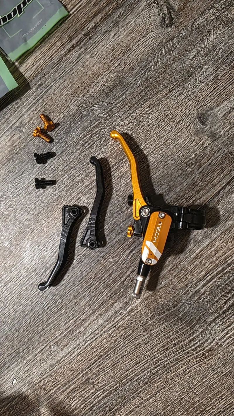 Hope - PÁKY HOPE TECH4 V4 - MOŽNOST VÝMĚNY PÁČEK A ŠROUBŮ