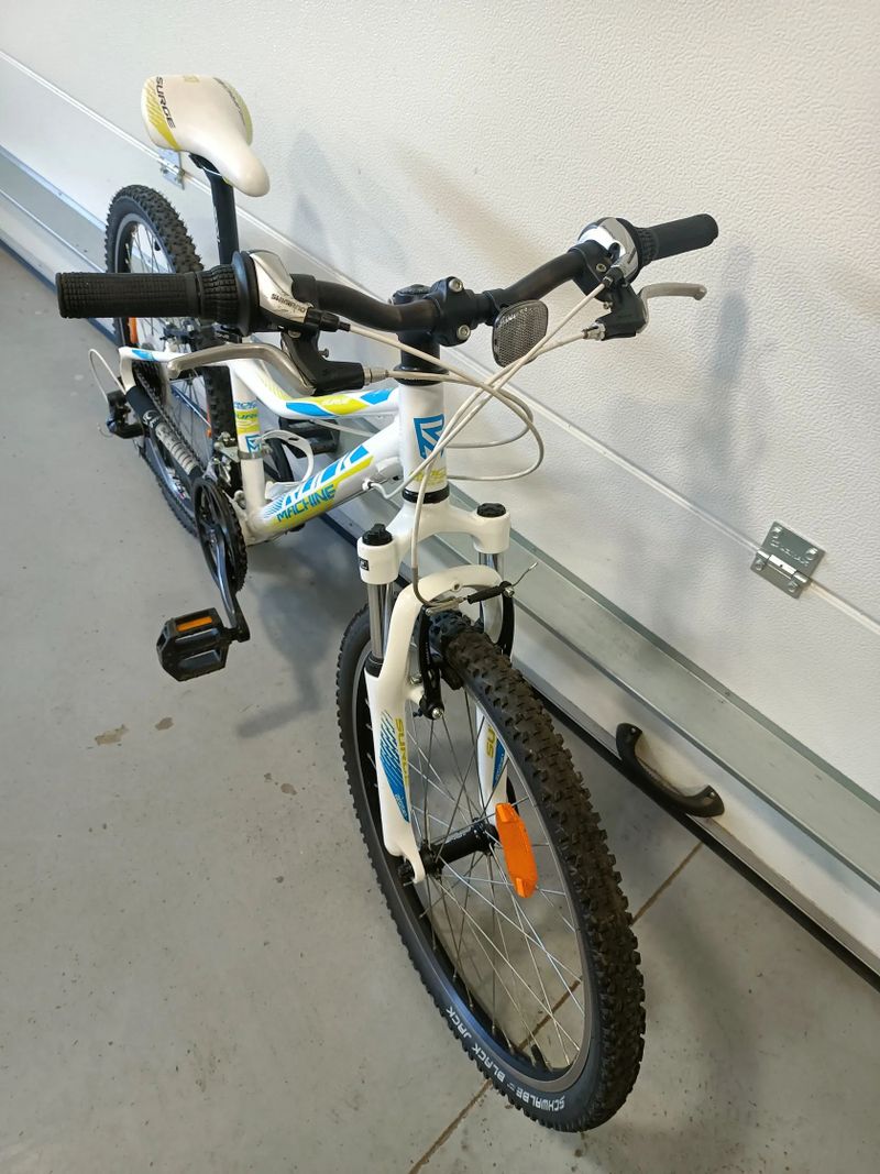 Rock Machine Surge 24