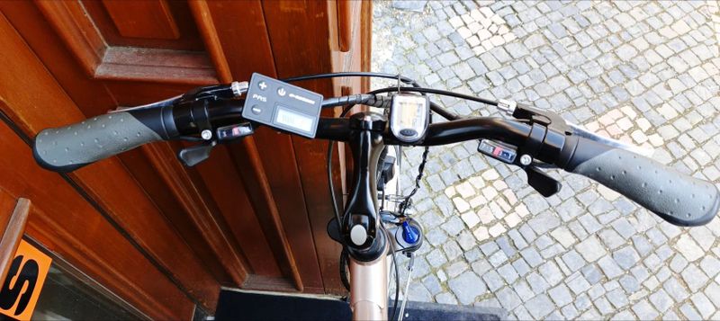 e-Totem Cortina lady