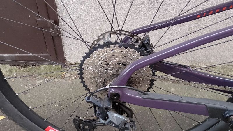 Prodám Santa Cruz Highball CC v 1A stavu - na fotce na 175cm