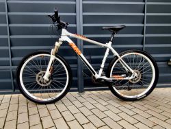 (2)Horské hliníkové kolo KTM Kotoučové brzdy