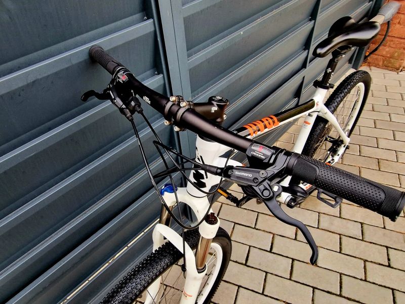 (2)Horské hliníkové kolo KTM Kotoučové brzdy