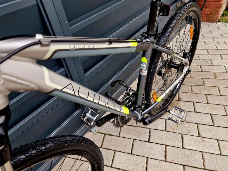 (4)Crossové/Trekingové hliníkové kolo Author