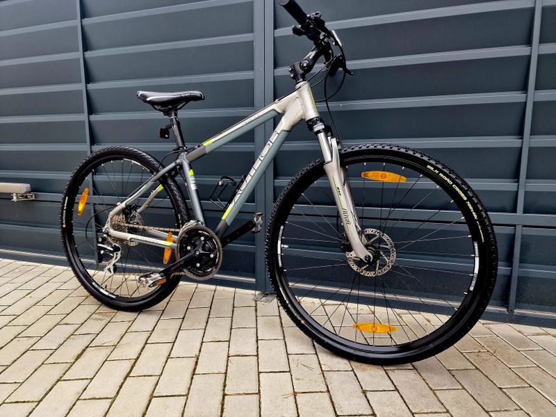 (4)Crossové/Trekingové hliníkové kolo Author