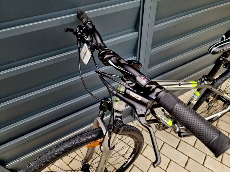 (4)Crossové/Trekingové hliníkové kolo Author