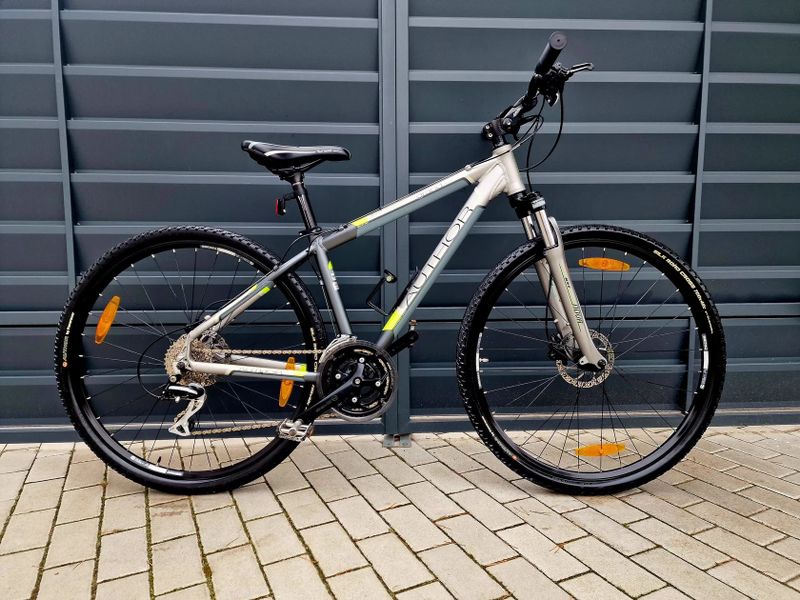 (4)Crossové/Trekingové hliníkové kolo Author