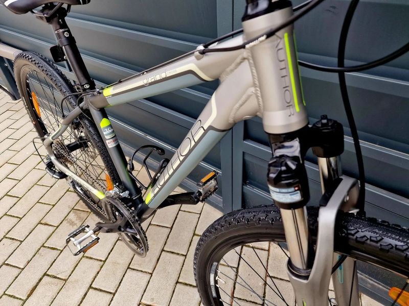 (4)Crossové/Trekingové hliníkové kolo Author