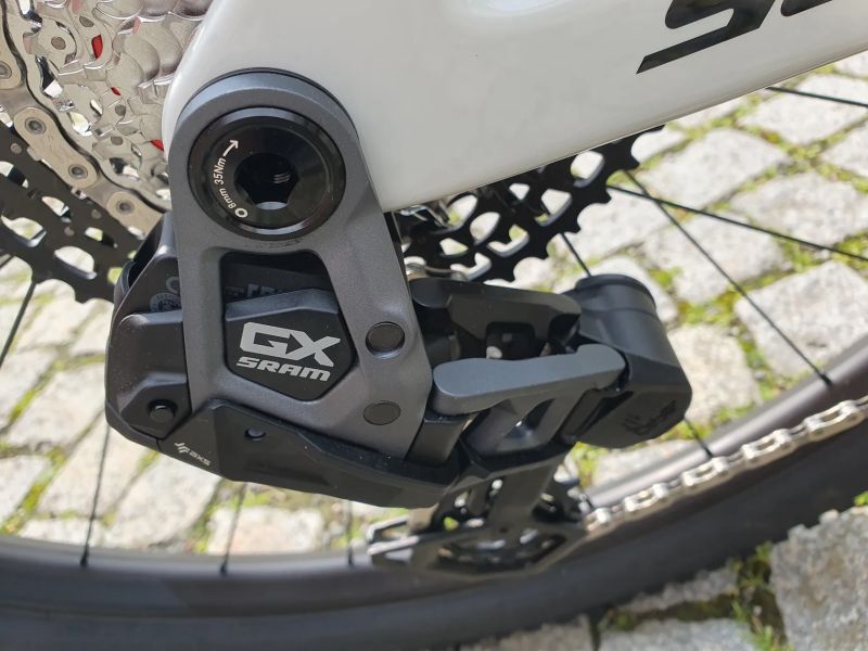 Scott Spark RC Team Issue 2025 vel.M do Července 2027 v záruce výrobce