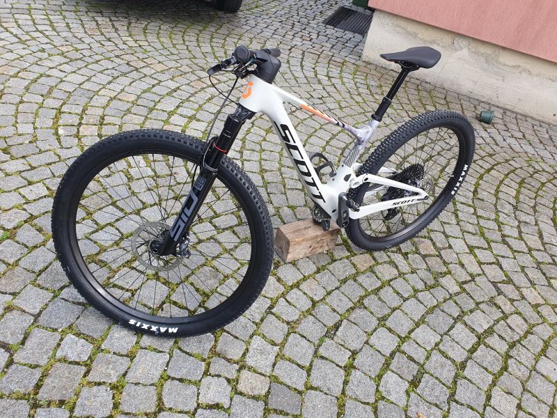 Scott Spark RC Team Issue 2025 vel.M do Července 2027 v záruce výrobce